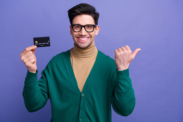 Canvas Print - Photo of cheerful attractive gentleman wear trendy clothes presenting empty space transfer transaction isolated on purple color background