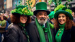 grupo de personas vestidas de verde, personas celebrando el dia de san patricio