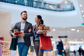 Wall Mural - Happy woman and her boyfriend enjoy in shopping day in mall.