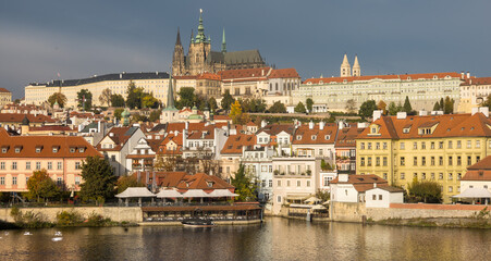 Poster - Vue sur le château de Prague depuis le Pont Charles 