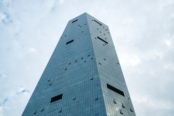 Leinwandbilder - Looking up at the skyscrapers in the financial center
