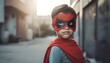 Junge verkleidet als Superheld spielt auf der Straße (KI-/AI-generiert)