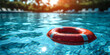 Schwimmbad mit rotem Rettungsring