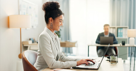 Aufkleber - Woman with desk, laptop and typing in coworking space, market research and online schedule at consulting agency. Office, admin business and girl at computer writing email review, feedback or report.