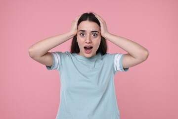 Canvas Print - Portrait of surprised woman on pink background