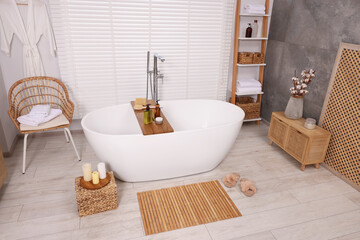 Poster - Stylish bathroom interior with bamboo bath mat and white tub