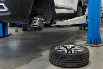 Sticker - Replacement of tires or wheels in the garage of the service station.