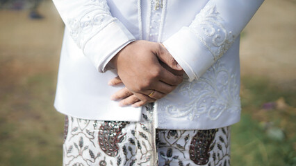 bride and groom holding hands