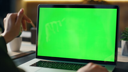 Wall Mural - greenscreen laptop user videocalling at desk close up. boss video conference