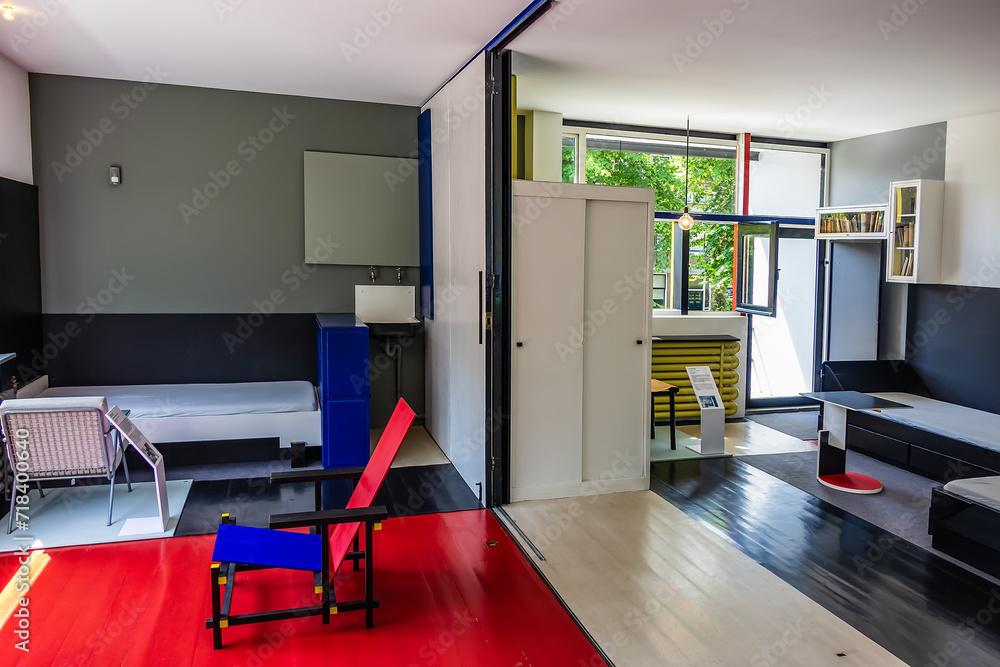 Interior of Rietveld Schroder House (1925): historic home architecture ...