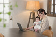 赤ちゃんのご機嫌の時間で、奇跡のリモートワーク でオンライン会議を乗り切る強いママ