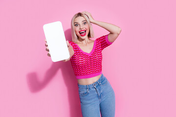 Wall Mural - Photo of ecstatic woman with bob hair dressed knit top demonstrate crazy discount on smartphone display to you isolated on pink background