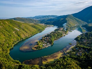 zapadna morava meanders near medjuvrsje, serbia