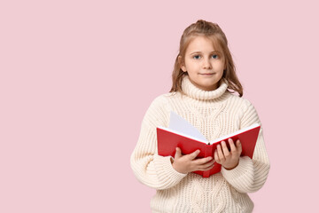 Canvas Print - Little girl reading book on pink background