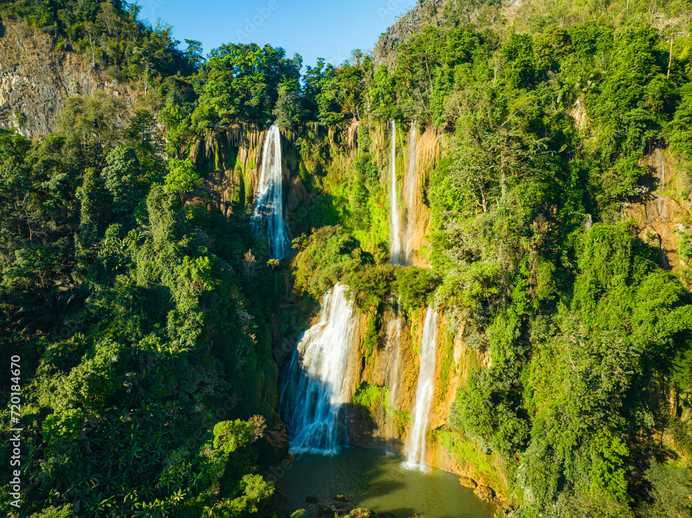 Sus Waterfall Stock-Foto „Aerial View The most beautiful waterfalls in Thailand..Thi ...