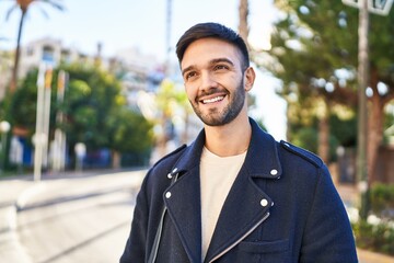 Canvas Print - Young hispanic man smiling confident looking to the side at street