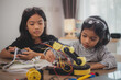 © FAMILY STOCK - Asian students enjoy Machine Learning Robot arms Control robots in technology class, stem education robot arms for digital automation software for artificial intelligence AI. STEM education concept.