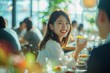 同僚とランチを食べて談笑する日本人女性の会社員（ビジネスウーマン・休憩・食事・昼ごはん）
