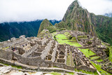 Fototapeta  - Machu Pichu w zamglony poranek