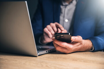 Poster - Close-up photo of male hands with smartphone