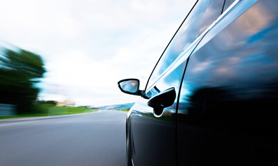 Canvas Print - Car driving on the highway