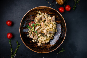 Poster - Lunch linguini pasta with chicken, mushrooms, tomatoes, spices and greens.