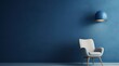 © David Giraud - Pièce avec mur éclairé peint en bleu avec un fauteuil et une lampe, image avec espace pour texte.