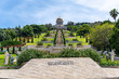 Schrein des Báb, kuppelförmiger Schrein mit dem Grab des Báb, des Begründers des Babismus in Haifa, Israel, mit schönen Gärten