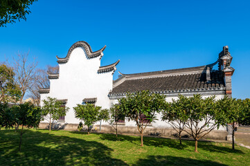 Canvas Print - Chinese old house in the city