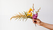 Gałązka palmy z kwiatami w ręku - Niedziela Palmowa. Symbol wjazdu Jezusa do Jerozolimy. Chwała Panu