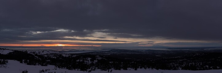 Wall Mural - sunset in the mountains in anchorage, alaska