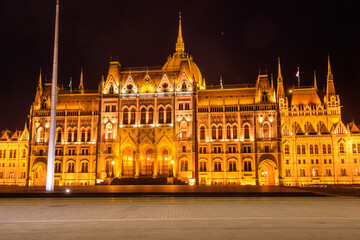 Wall Mural - Beautiful building of Parliament in Budapest at night, Hungary