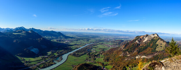 Blick im Herbst ins Inntal vom Kranzhorn