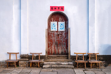 Canvas Print - Chinese village old building wooden door