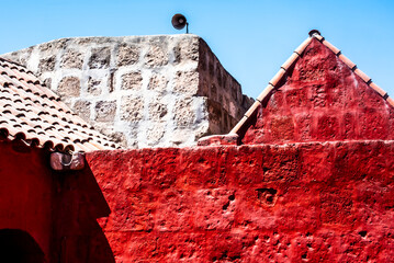 2023 8 15 Peru red wall 1