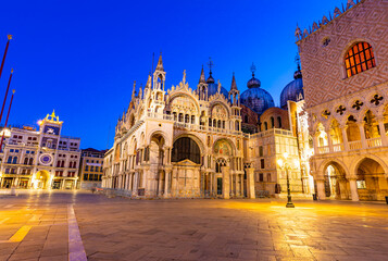 Poster - Saint Mark's Square in Venice at night, Italy