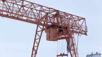 Arch crane