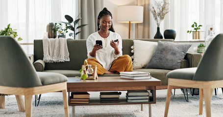 Fototapete - Home, credit card and black woman on a couch, smartphone and connection with payment, online shopping and smile. African person, apartment or girl on sofa, cellphone or transaction with investment