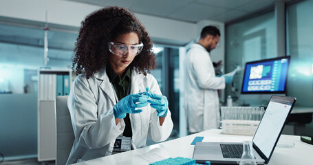 Aufkleber - Woman, scientist or blood vial for exam in laboratory, healthcare or pathology to label on test tube. Biotechnology, pharmaceutical and laptop by doctor and online scientific results in phlebotomy