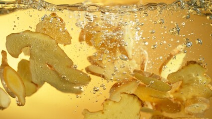 Aufkleber - Freeze Motion of Ginger Slices Falling into Water.