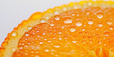 Świeże plastry pomarańczy z kroplami wody
