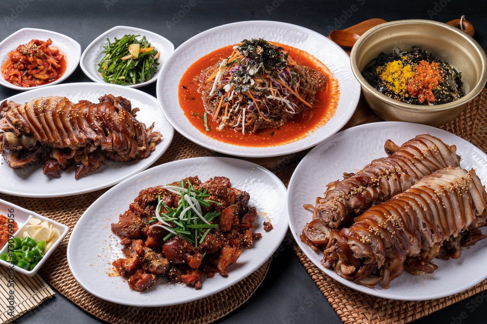 Obba Flying Roe Rice Ball Jokbal, Korean food, steamed pork, tray, buckwheat noodles, side dishes ...