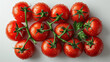 Ein frischer Strauch roter Tomaten