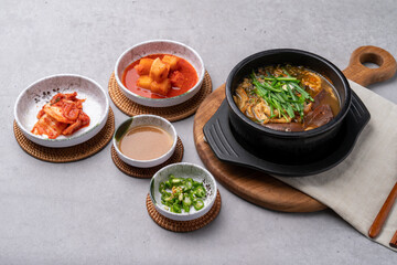 Wall Mural - Yangpyeong, hangover soup, sundaeguk, Korean food, bone hangover soup, side dishes, salted shrimp, earthenware, kkakdugi,