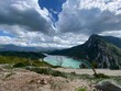 Blick über einen See in Albanien