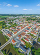 Ausblick auf die Stadt Vilsbiburg in Niederbayern, Blick auf die Bürgerhäuser am Stadtmarkt