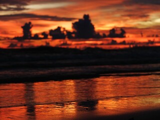 Canvas Print - the sunrise with the ocean in the background and clouds in the sky