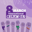 Banner del día internacional de la mujer, 8 de marzo con ilustración de puños arriba de lucha y flores en el fondo