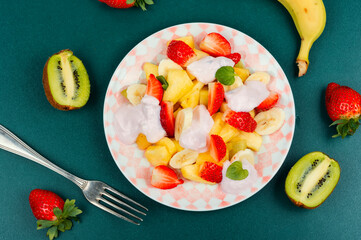 Canvas Print - Appetizing fruit berry salad with yogurt.