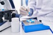 © Krakenimages.com - Young man scientist weighing pills at laboratory